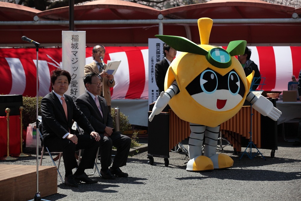 桜・梨の花まつり 市長 稲城なしのすけ