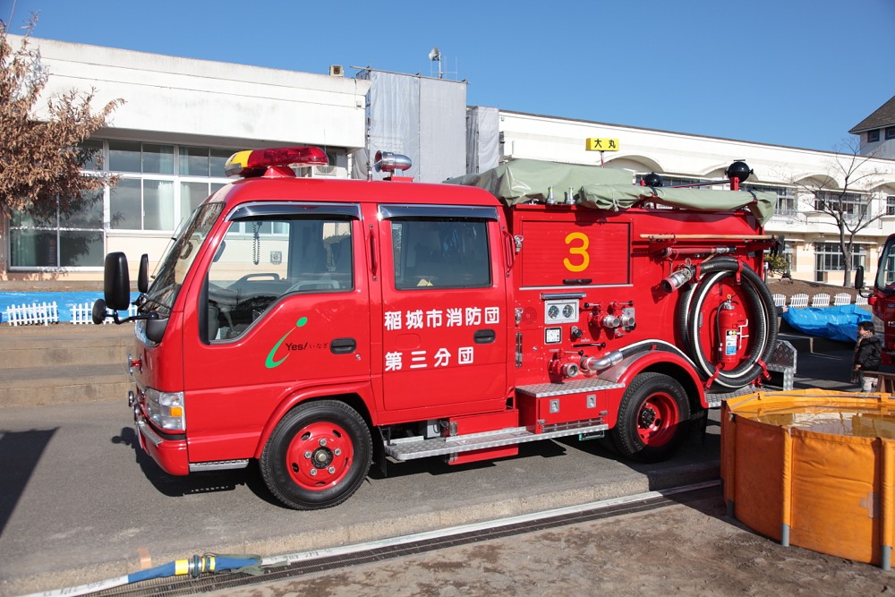 稲城市消防出初式 第三分団の消防車