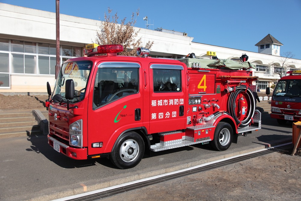 稲城市消防出初式 第四分団の消防車