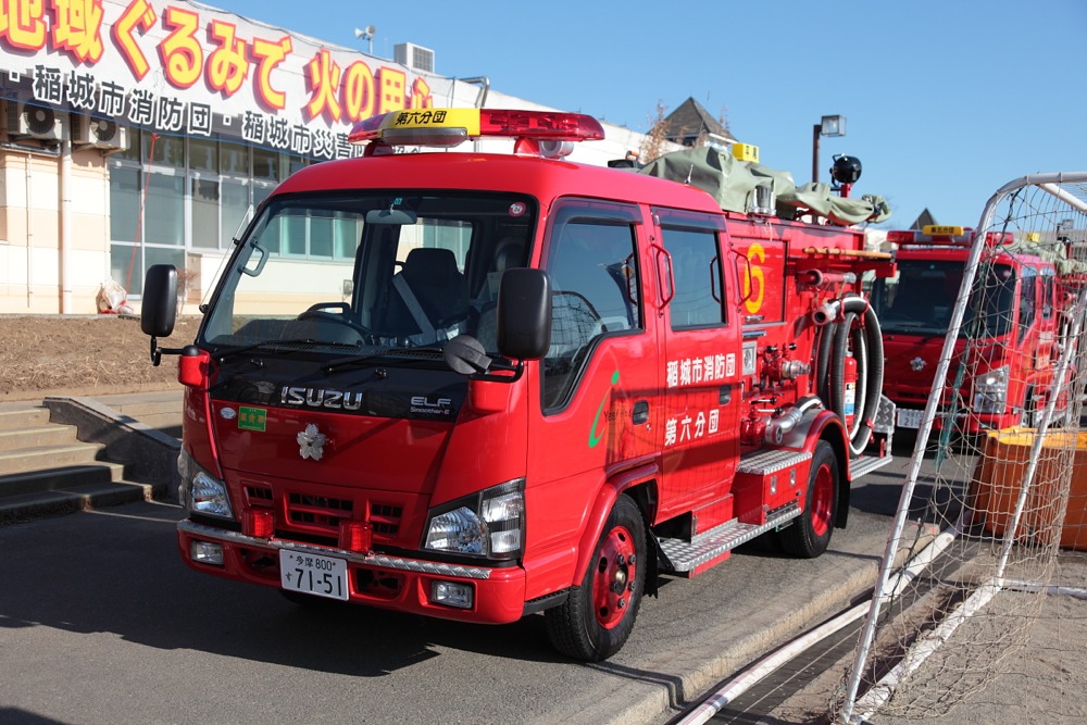 稲城市消防出初式 第六分団の消防車