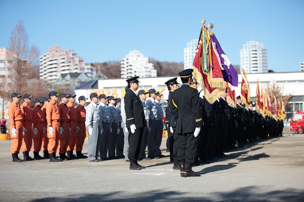 稲城市消防出初式 消防、救急隊員と消防団員