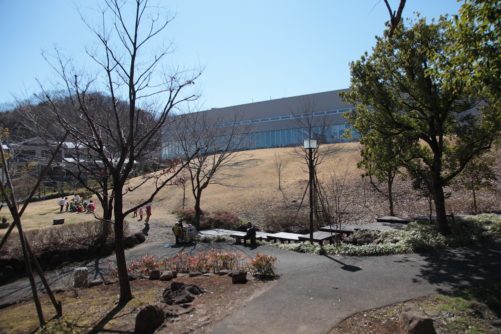 稲城市立中央図書館