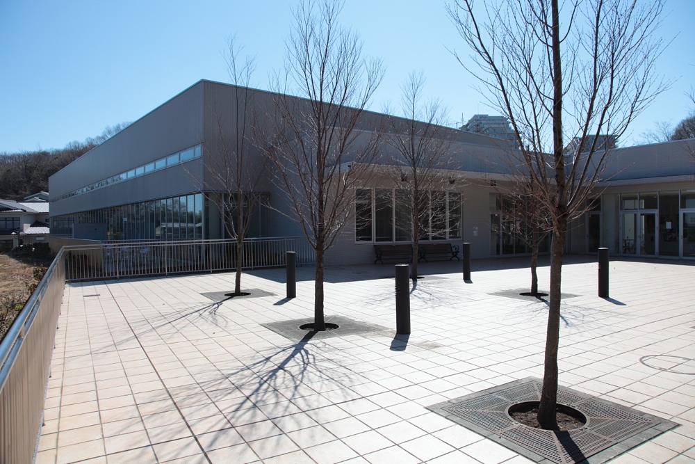 稲城市立中央図書館