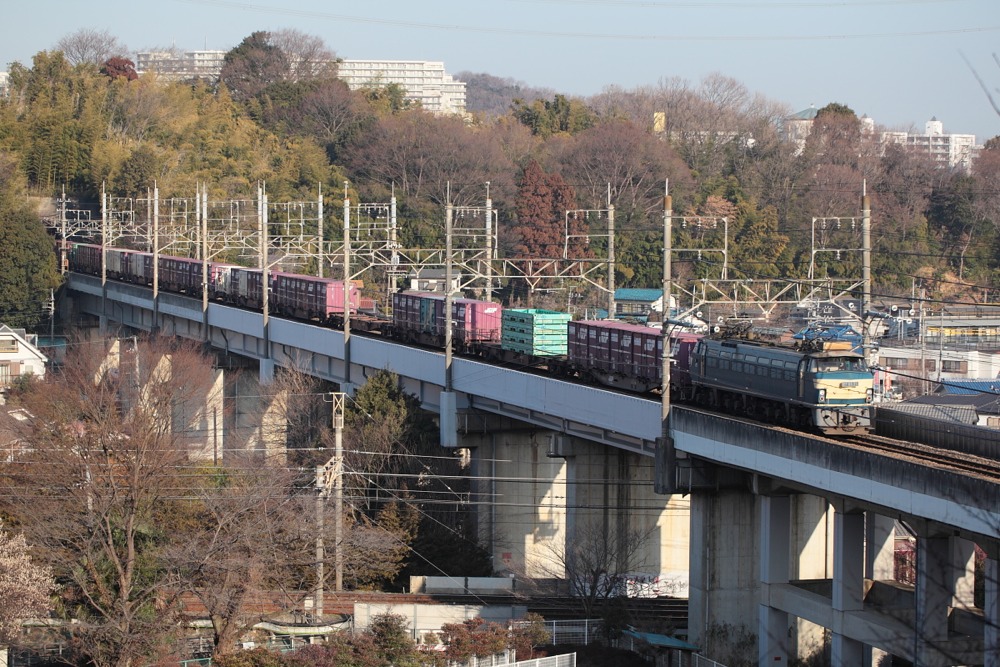 梶ヶ谷方面へ向かう貨物列車