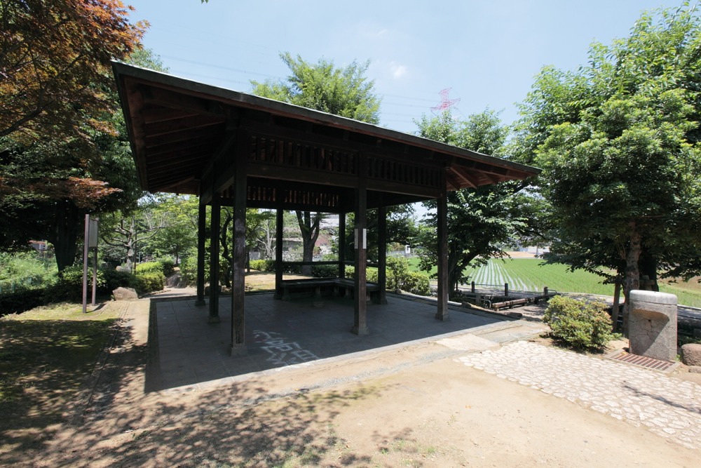 大丸用水沿いにある公園の東屋