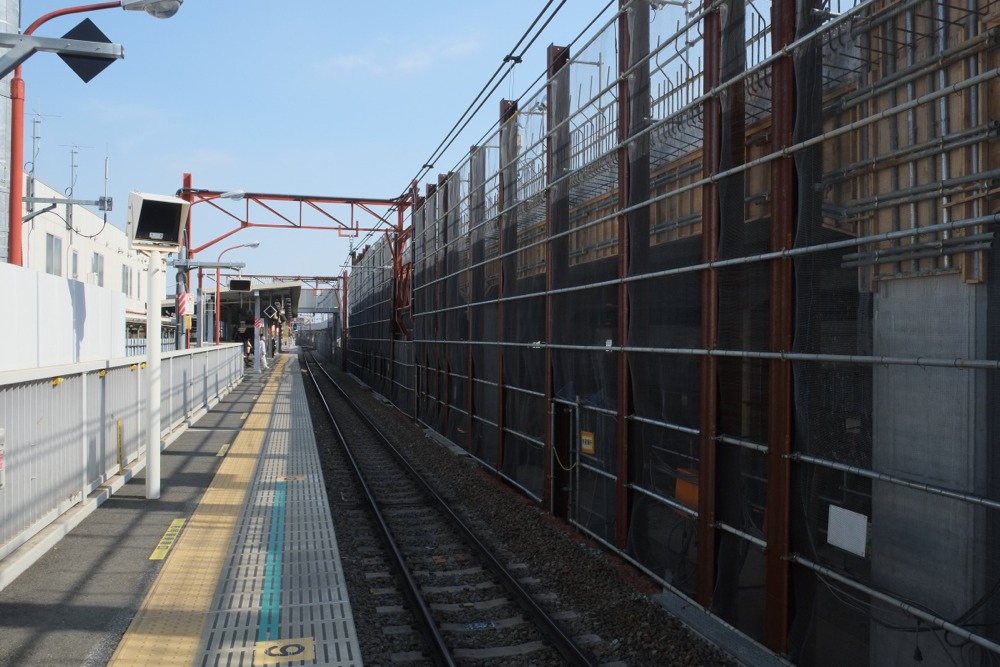 工事中の稲城長沼駅