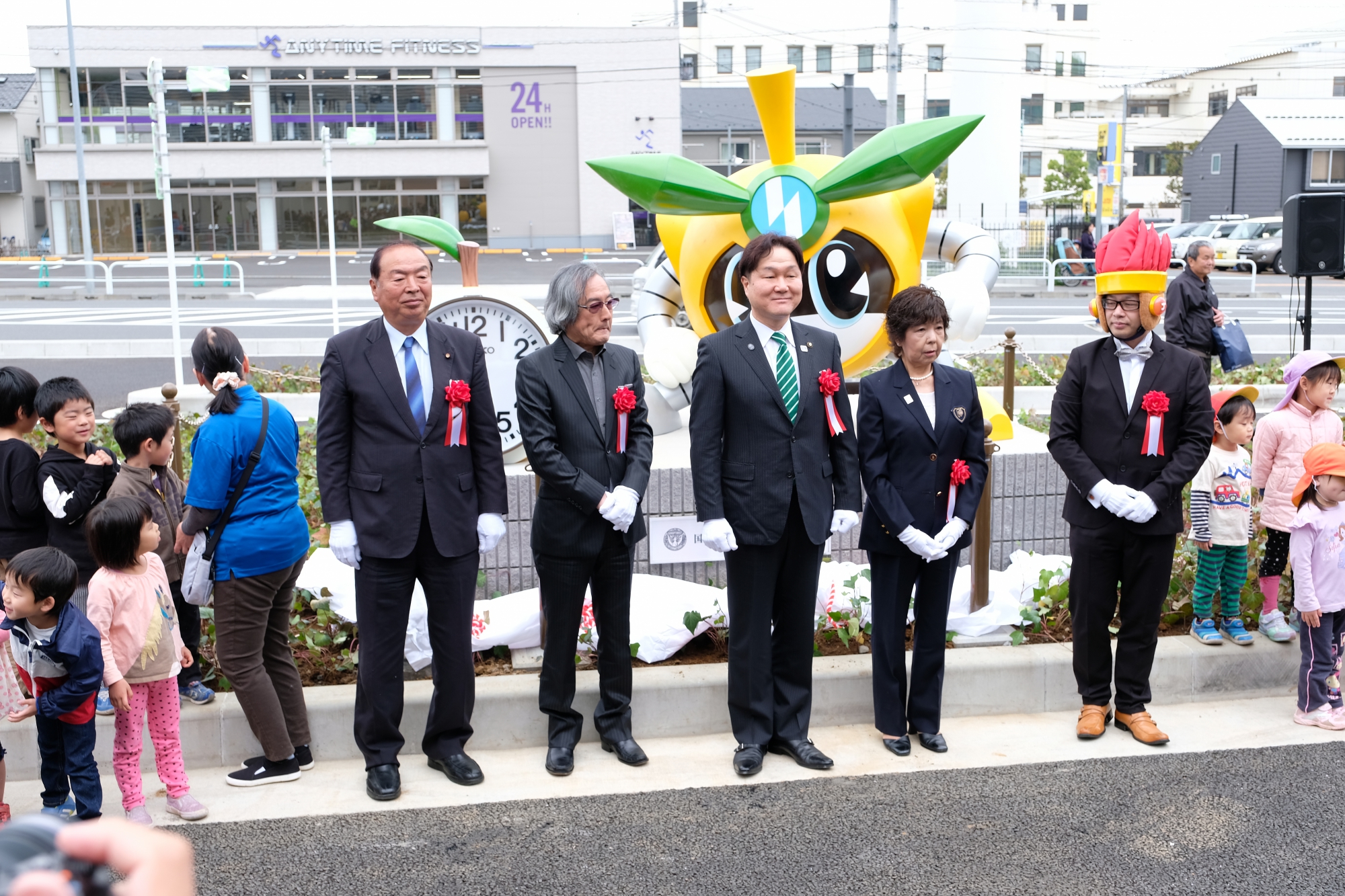 南多摩駅前まちびらき式典 稲城なしのすけ時計台の除幕式