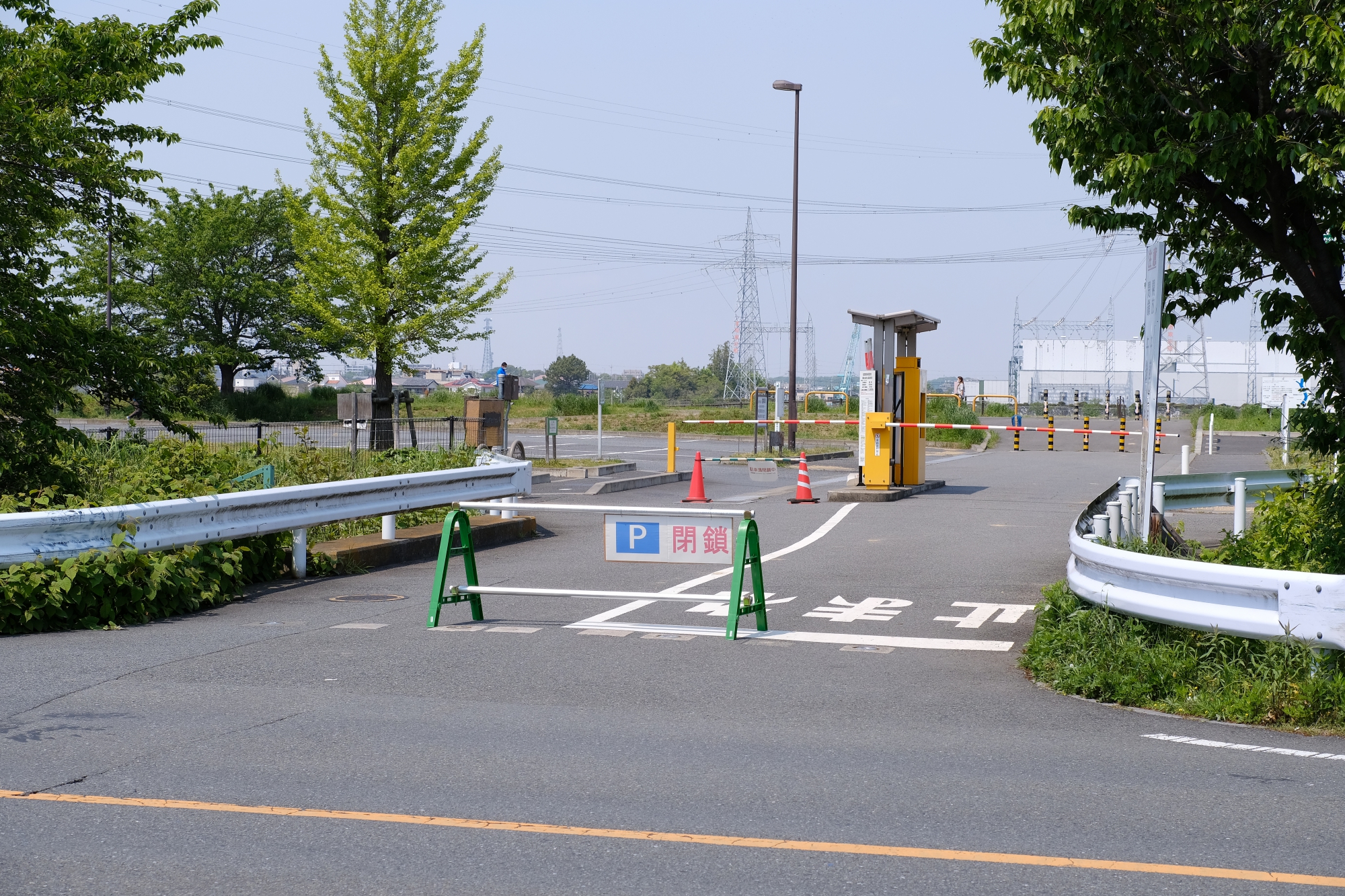 コロナ禍により閉鎖中の北緑地公園駐車場